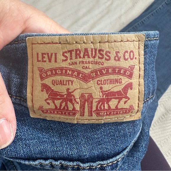 Levi's size 18W Classic Straight jeans, medium wash, casual, denim, weekend - Picture 4 of 12